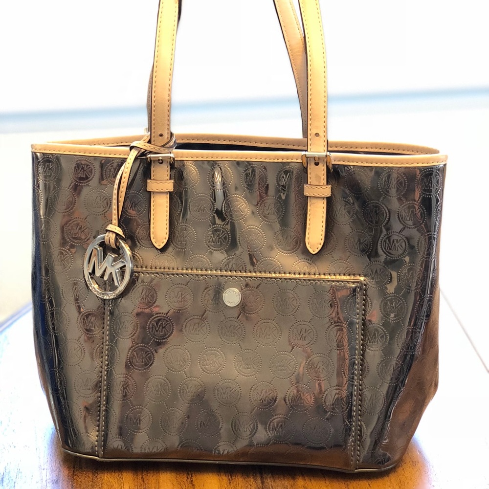 Michal Kors jet set medium tote. Metallic bronze